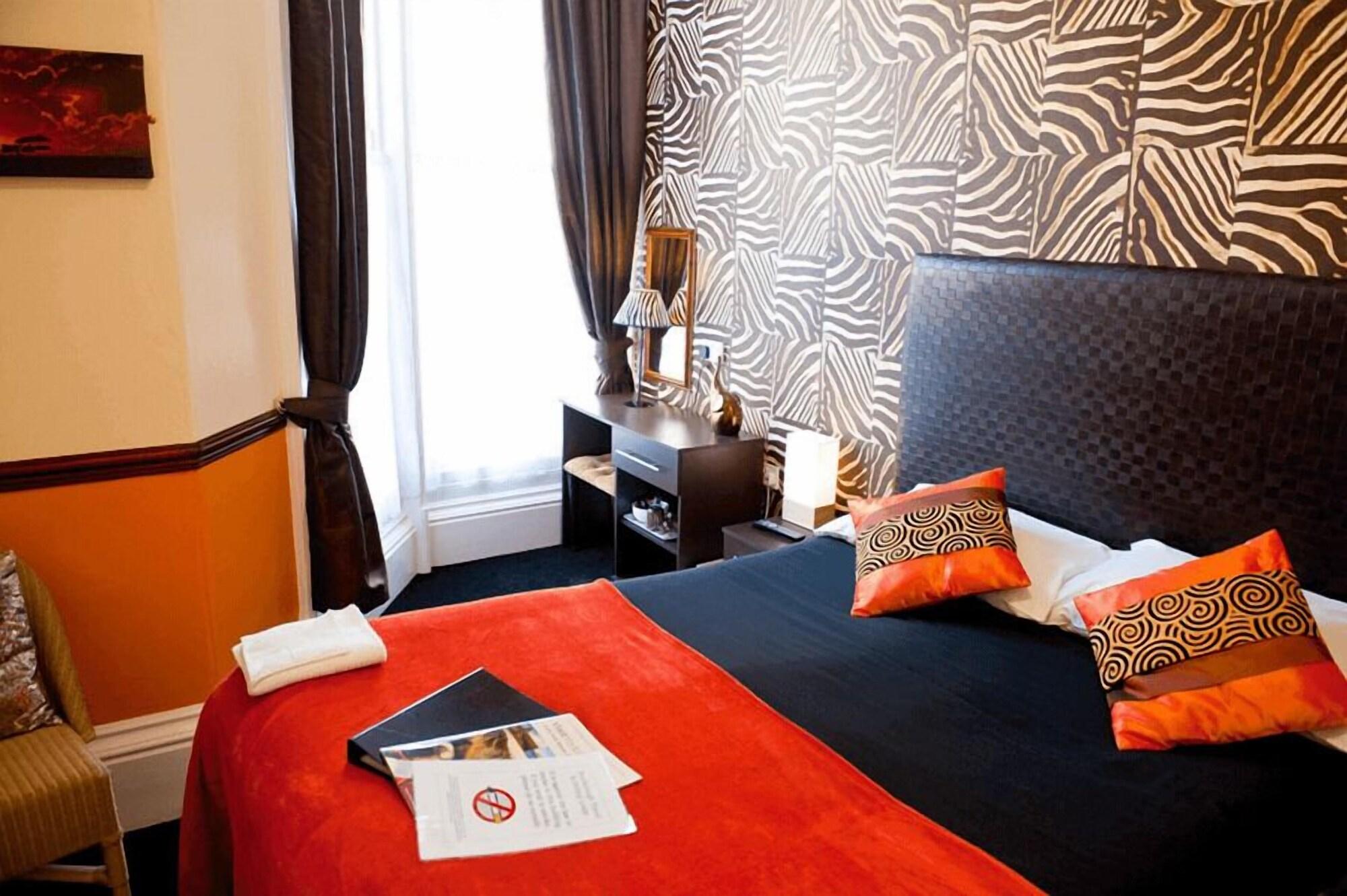 The Scarborough Travel And Holiday Lodge Bagian luar foto