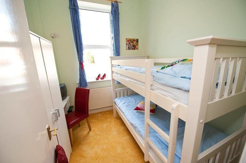 The Scarborough Travel And Holiday Lodge Bagian luar foto
