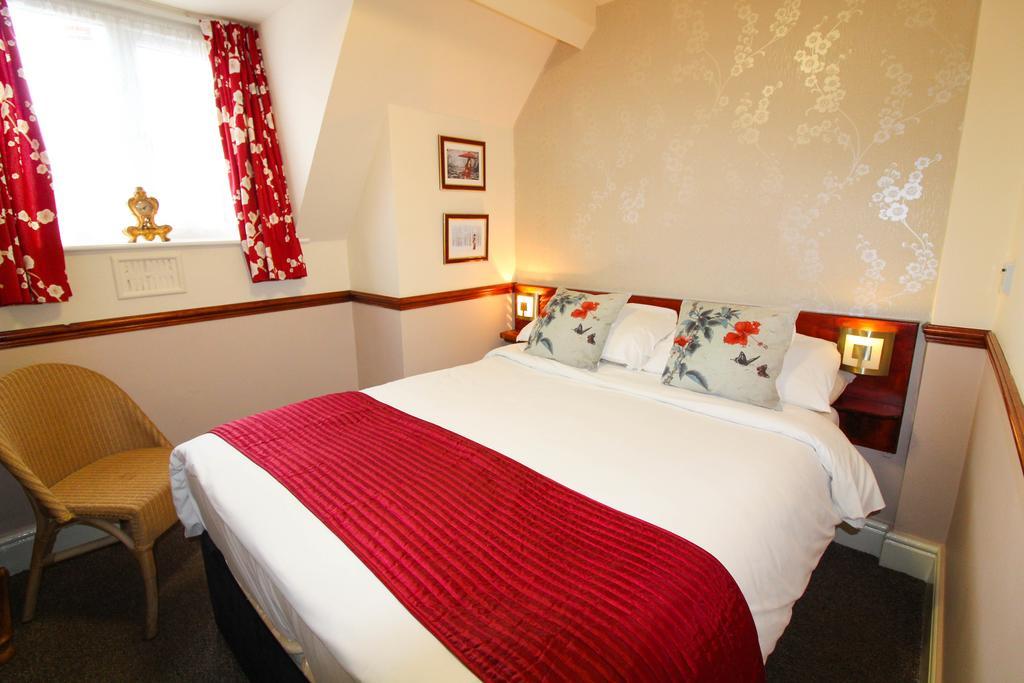 The Scarborough Travel And Holiday Lodge Bagian luar foto