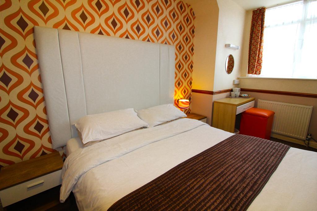 The Scarborough Travel And Holiday Lodge Bagian luar foto