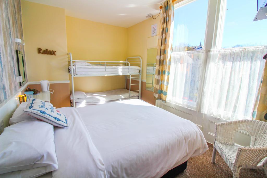 The Scarborough Travel And Holiday Lodge Bagian luar foto