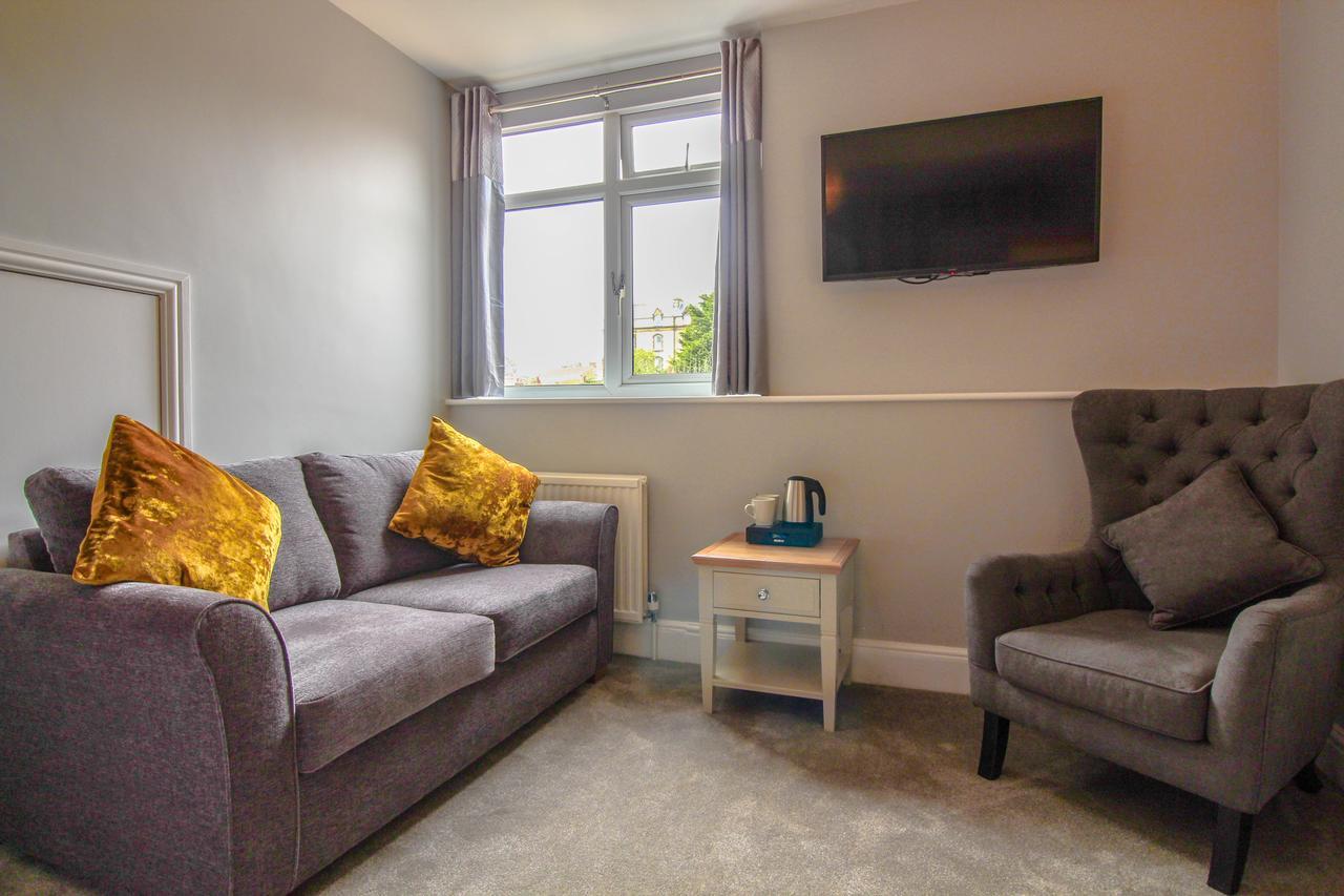 The Scarborough Travel And Holiday Lodge Bagian luar foto