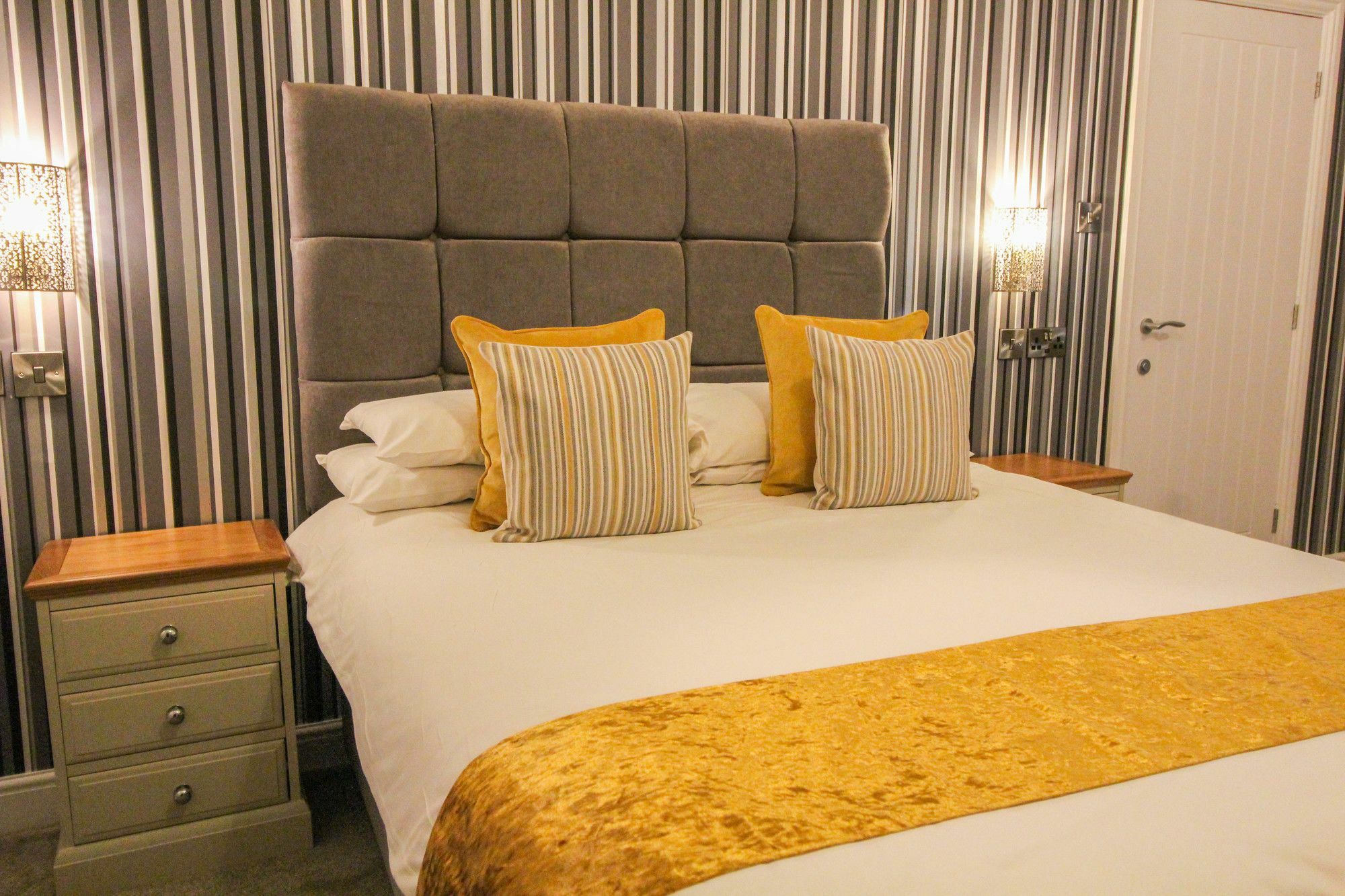 The Scarborough Travel And Holiday Lodge Bagian luar foto